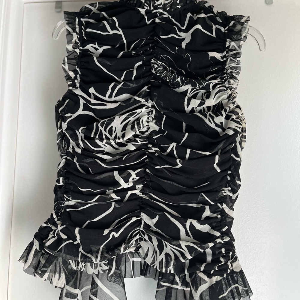 Beautiful sleeveless top…